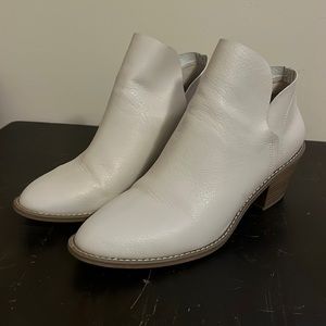 Universal threads booties